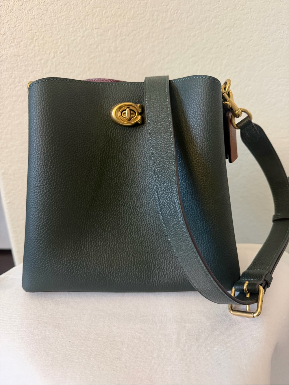 COACH Bucket Bag in Green Leather Crossbody Bag with Gold Hardware